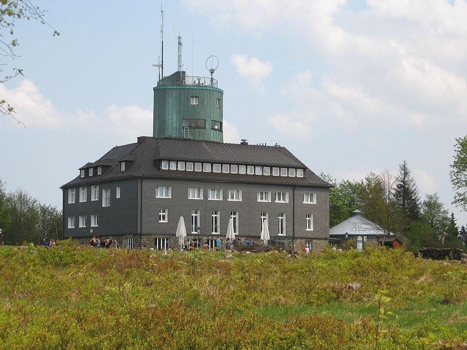 Kahler_asten_turm_dirk_schmidt_05_2009
